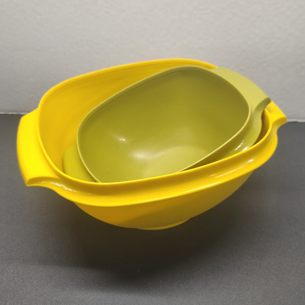 Vintage Tupperware Servalier Plastic Bowl Set